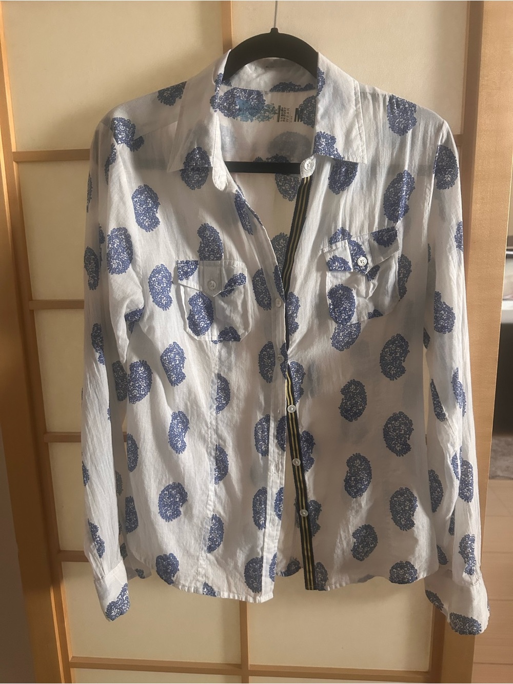 Women’s Crème Fraiche White Button-Up Shirt with Blue Paisley Print. M
